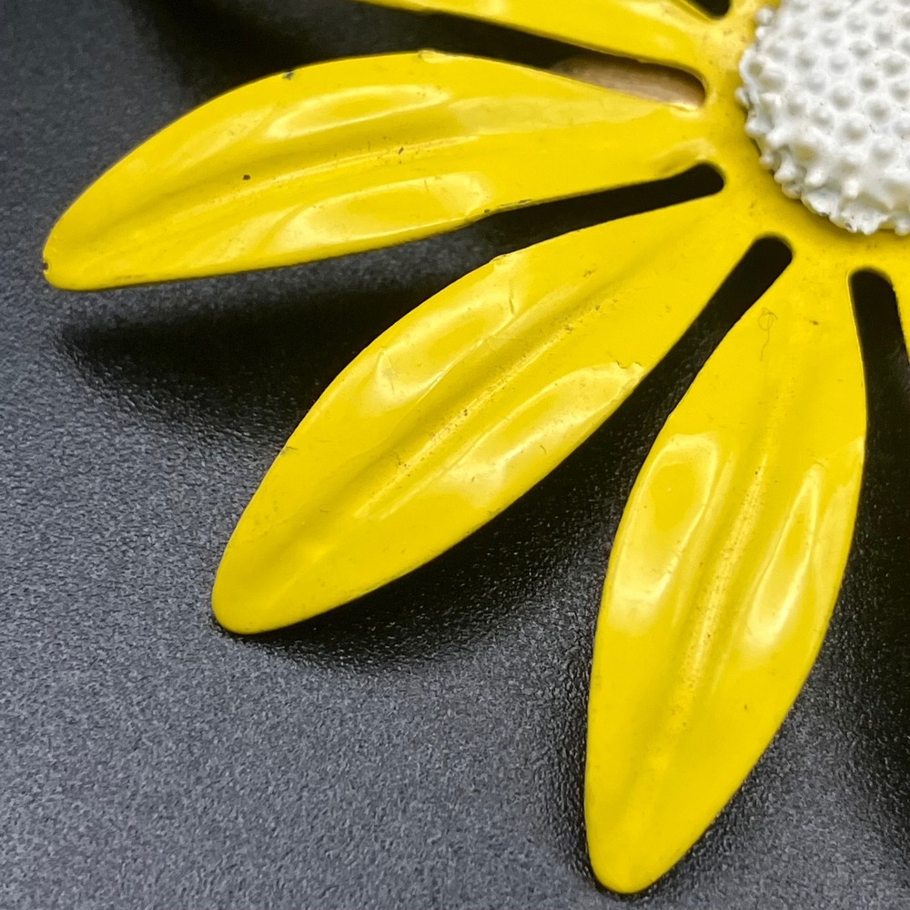 Vintage Enamel Flower Brooch Yellow White Daisy Floral Pin Large 3.25" - Picture 3 of 9